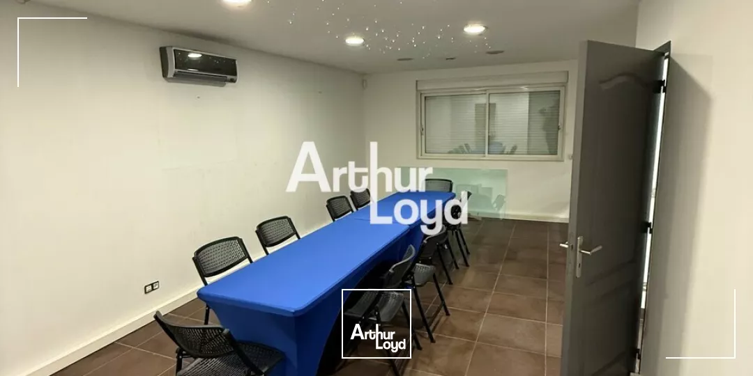 Local d'activité de 220 m² avec bureaux à vendre - Fréjus