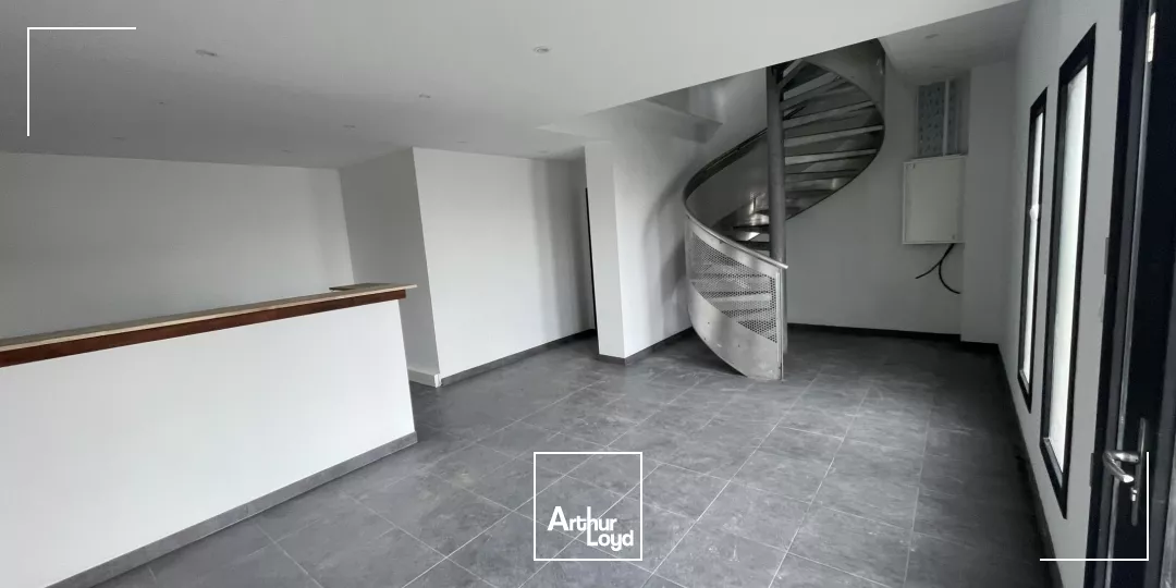 LOCAL D'ACTIVITE - 1500 m2 - A VENDRE - BELLE VISIBILITE ENTRE SOISSONS ET CHATEAU THIERRY