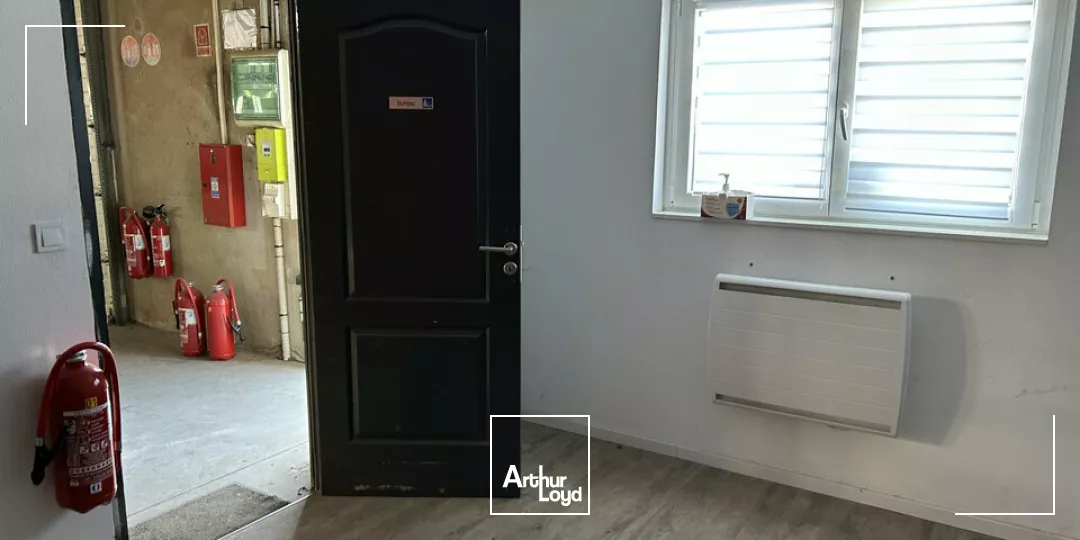 LOCAL D'ACTIVITE - ENTREPOT à LOUER de 900 m²