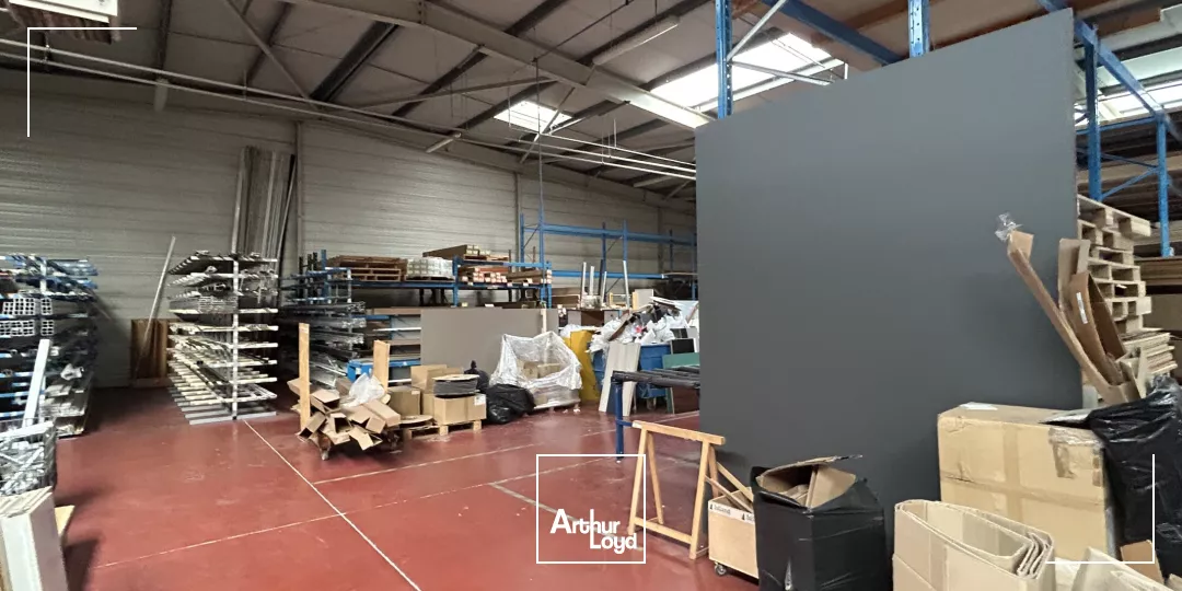 À louer entrepôts de 900 m² à EYSINES