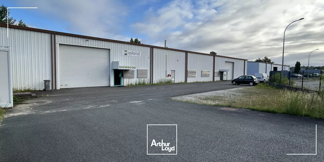 À louer entrepôts de 900 m² à EYSINES