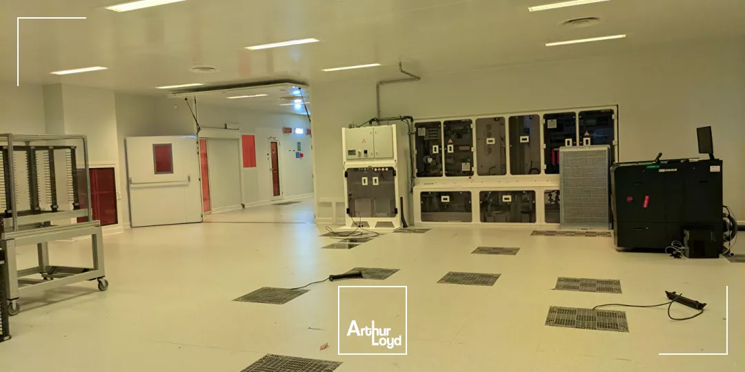 ESTHER Local d'activité Limoges 2950 m2 avec salle blanche