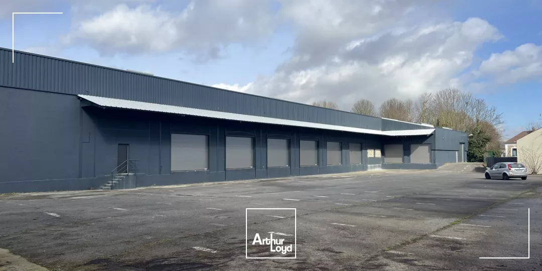 Entrepôt indépendant 5 505 m² à louer - Le Mesnil Amelot, accès rapide A1, A104, RER B, proche Paris CDG
