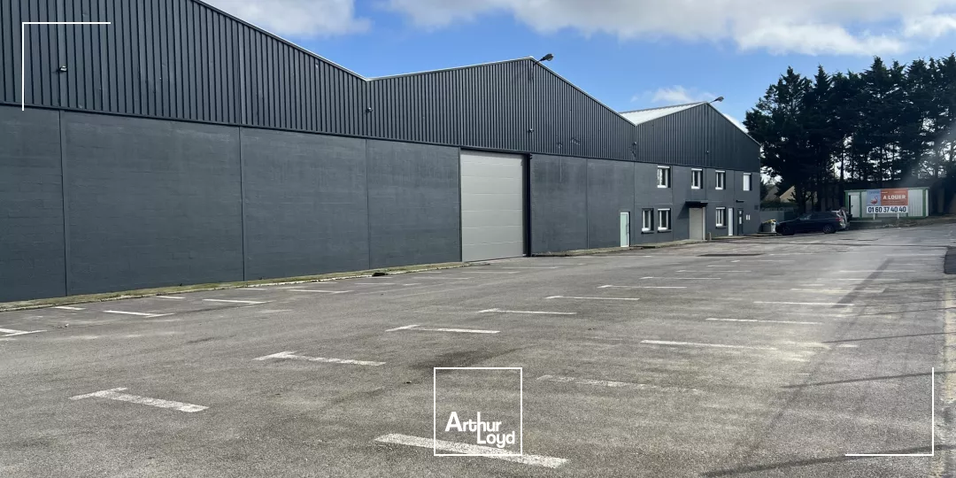 Entrepôt indépendant 5 505 m² à louer - Le Mesnil Amelot, accès rapide A1, A104, RER B, proche Paris CDG