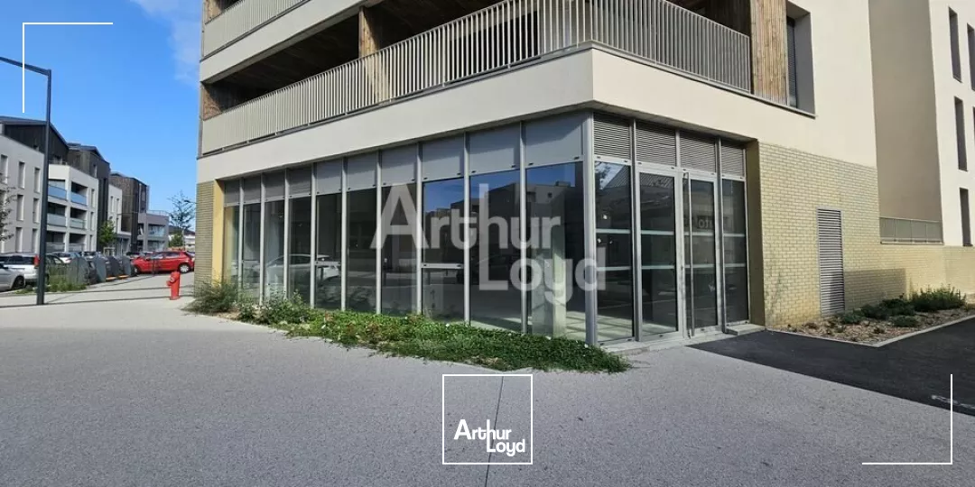 ANGERS HAUTS DE SAINT AUBIN, local commercial de 70,80 m² à louer 