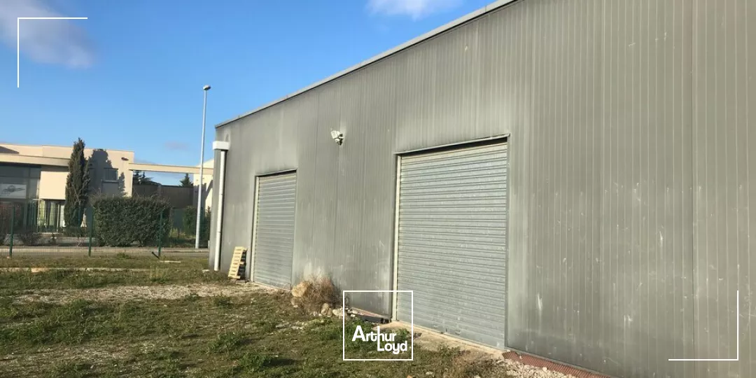 Valence ZFU, bureaux et entrepôts à louer dans bâtiment d'architecte