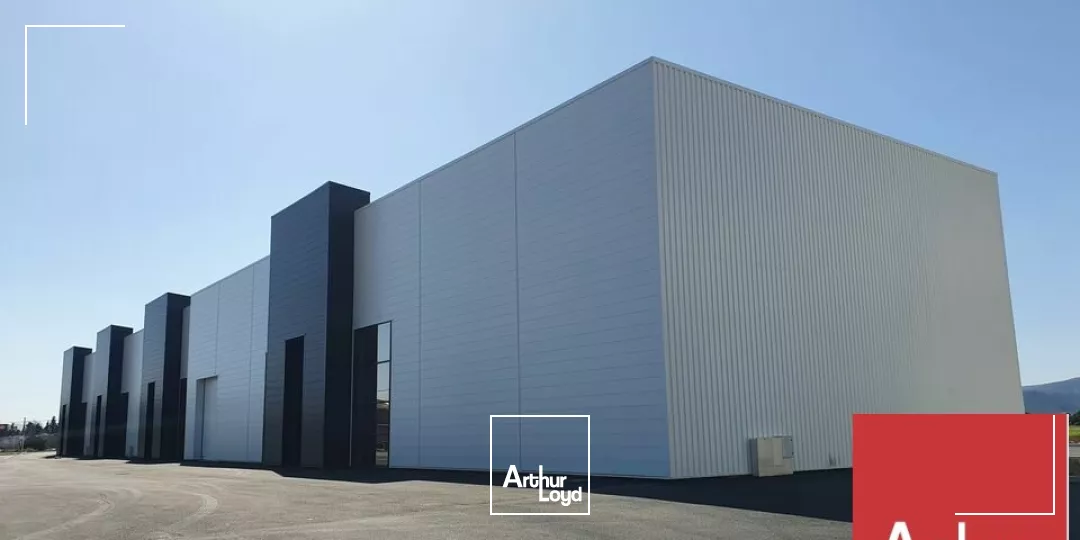 A VENDRE - MONTÉLIMAR NORD - EN BORDURE DE LA PISTE DE L'AÉRODROME - LOCAL D'ACTIVITÉ DE 381 M2