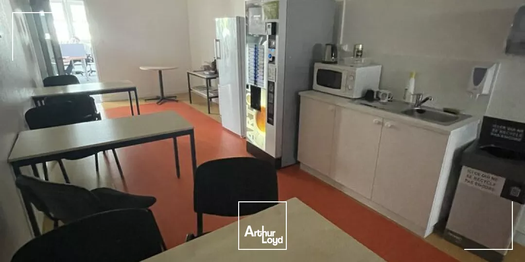 BUREAUX DIVISIBLE DE 2700m² A LOUER A CHAURAY PROCHE DE L'AVENUE DE PARIS ET DE LA ZONE MENDES FRANCE CHAURAY NIORT