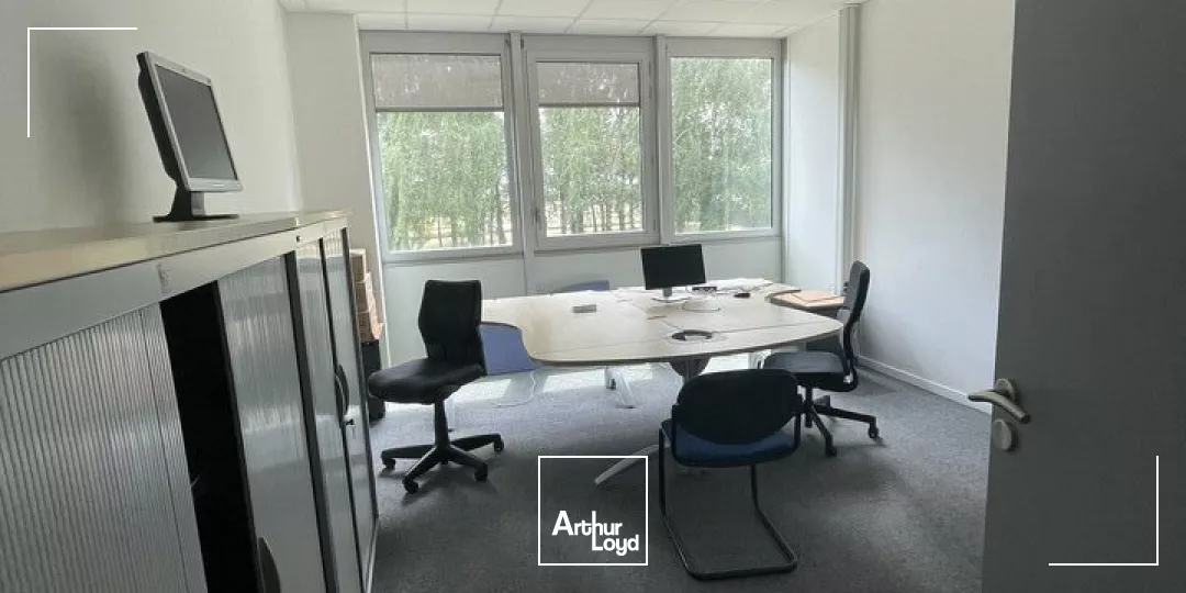 BUREAUX DIVISIBLE DE 2700m² A LOUER A CHAURAY PROCHE DE L'AVENUE DE PARIS ET DE LA ZONE MENDES FRANCE CHAURAY NIORT