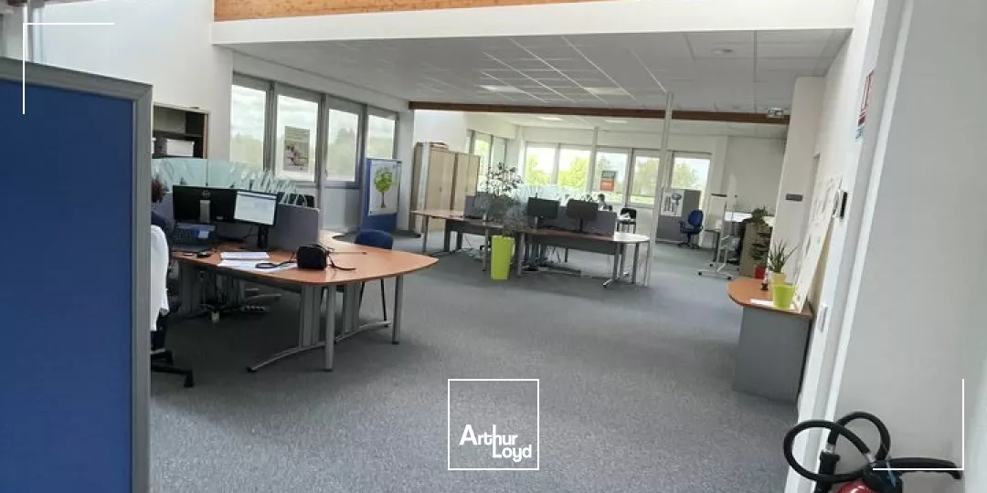 BUREAUX DIVISIBLE DE 2700m² A LOUER A CHAURAY PROCHE DE L'AVENUE DE PARIS ET DE LA ZONE MENDES FRANCE CHAURAY NIORT