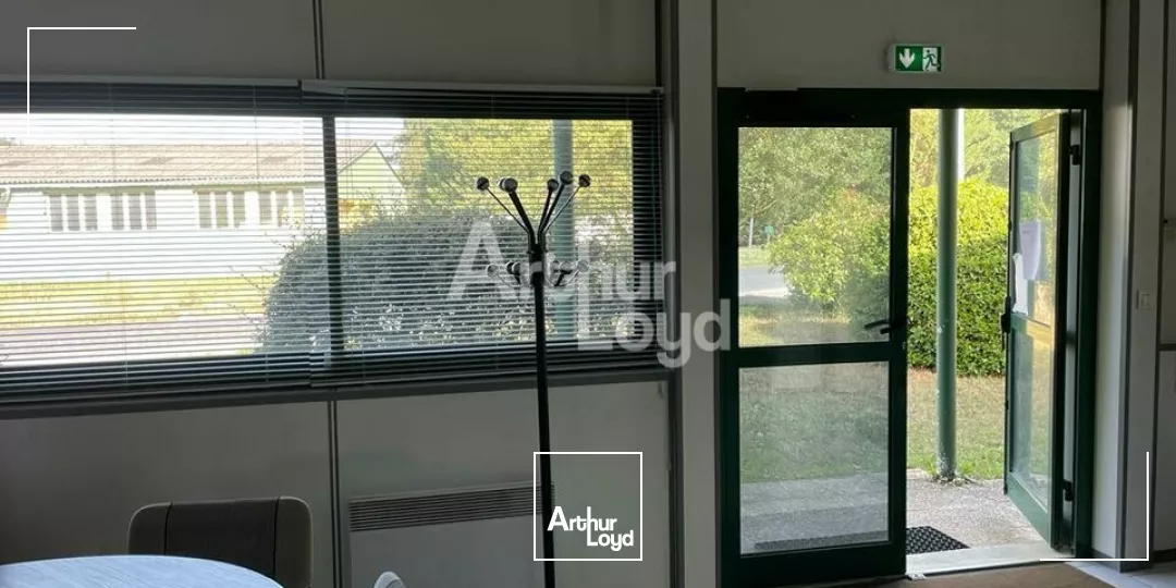 MONT PRÈS CHAMBORD - VENTE BUREAUX/ACTIVITÉ DE 459 M²