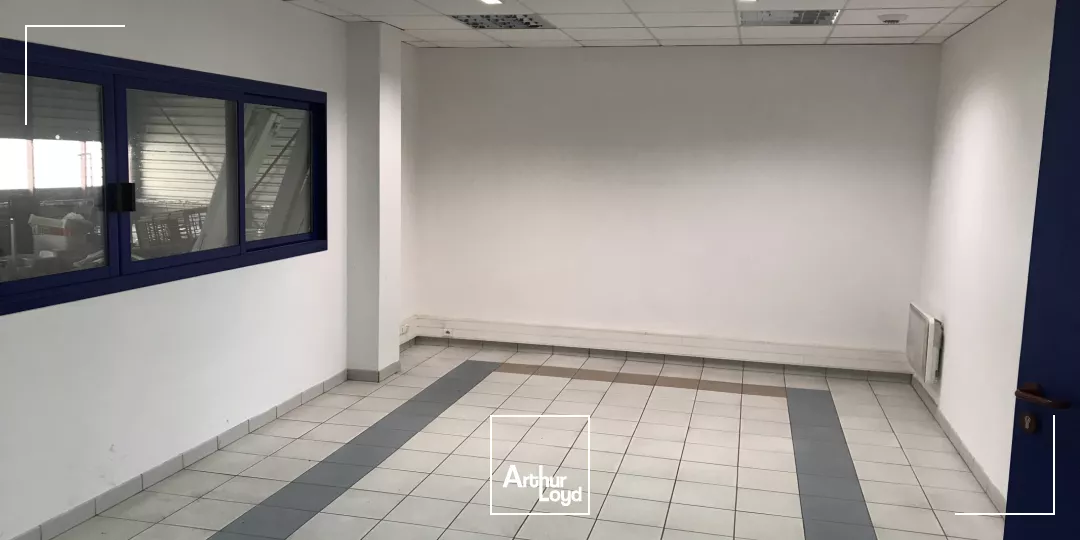 plateaux bureau à louer à Quimper belle visibilité rond-point de Troyalach