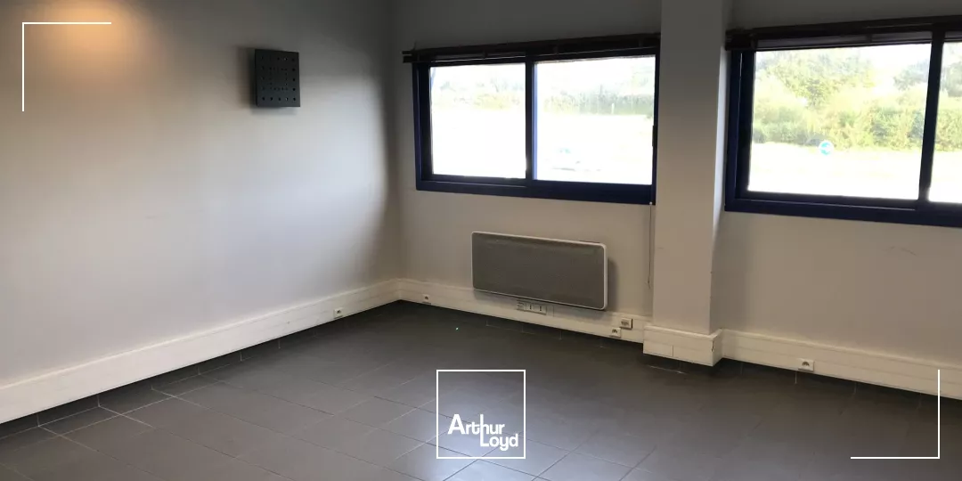 plateaux bureau à louer à Quimper belle visibilité rond-point de Troyalach