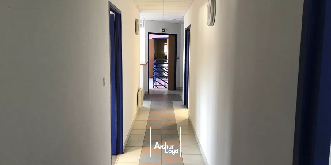 plateaux bureau à louer à Quimper belle visibilité rond-point de Troyalach