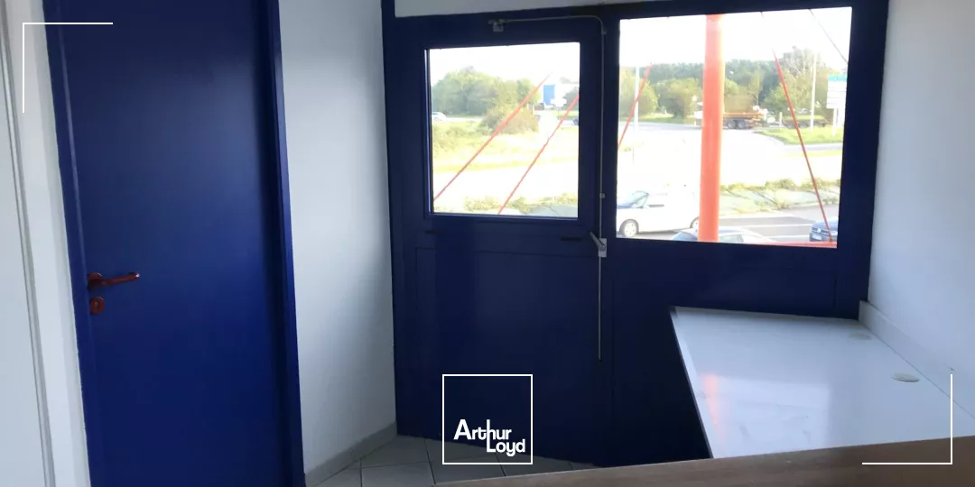 plateaux bureau à louer à Quimper belle visibilité rond-point de Troyalach