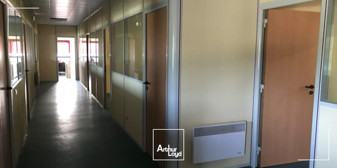 plateaux bureau à louer à Quimper belle visibilité rond-point de Troyalach