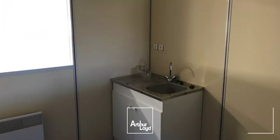 plateaux bureau à louer à Quimper belle visibilité rond-point de Troyalach