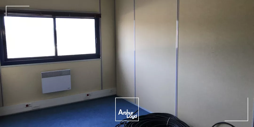 plateaux bureau à louer à Quimper belle visibilité rond-point de Troyalach