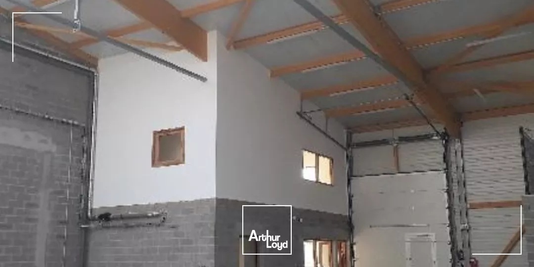 A LOUER LOCAUX D'ACTIVITES MERDRIGNAC