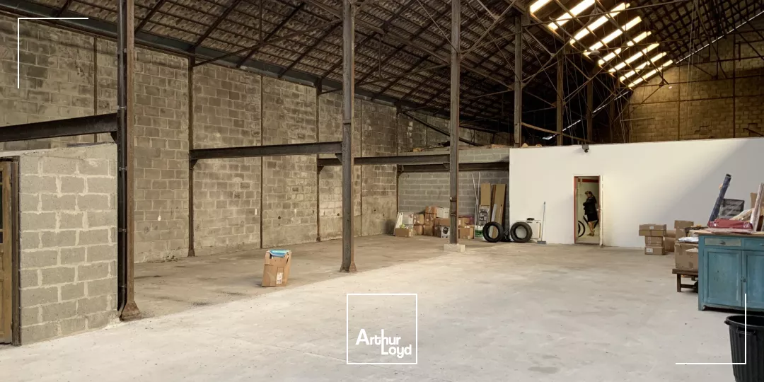 VENTE D'UN COMMERCE AVEC STOCKAGE D'ENVIRON 380 m² A QUIMPER