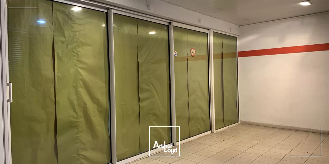 VENTE D'UN COMMERCE AVEC STOCKAGE D'ENVIRON 380 m² A QUIMPER