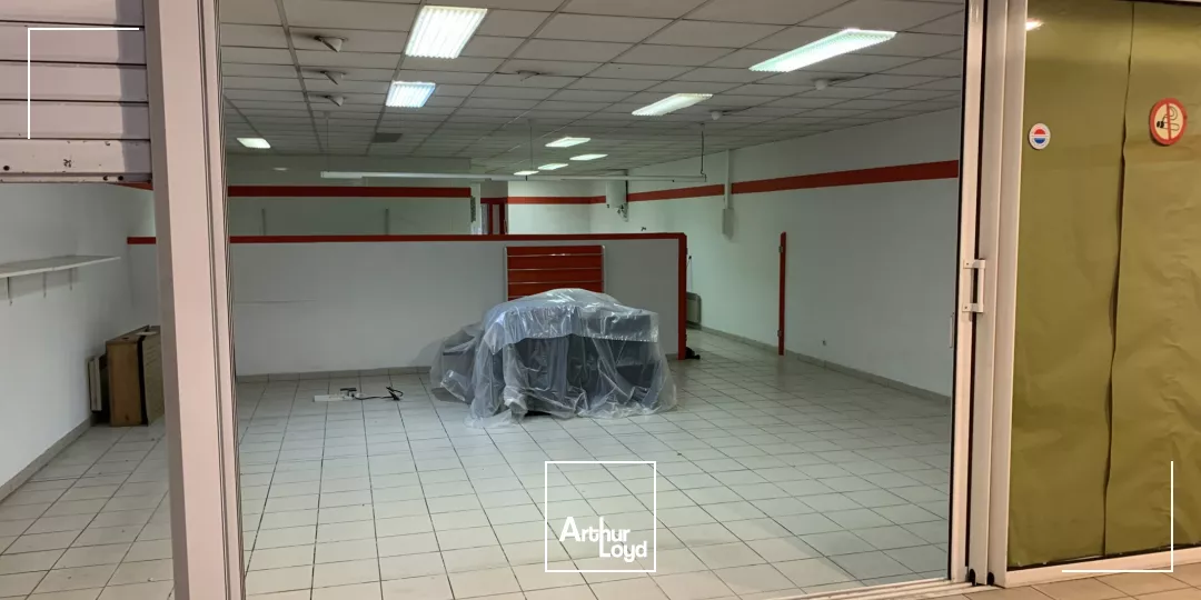 VENTE D'UN COMMERCE AVEC STOCKAGE D'ENVIRON 380 m² A QUIMPER