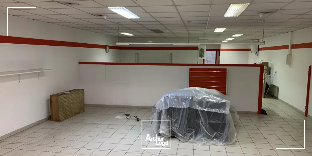 VENTE D'UN COMMERCE AVEC STOCKAGE D'ENVIRON 380 m² A QUIMPER