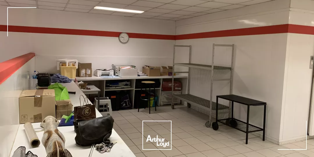 VENTE D'UN COMMERCE AVEC STOCKAGE D'ENVIRON 380 m² A QUIMPER