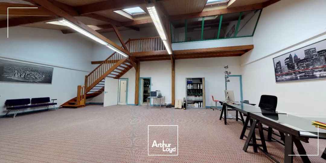 A LOUER LOCAL PROFESSIONNEL 232 M² PROXIMITE GARE