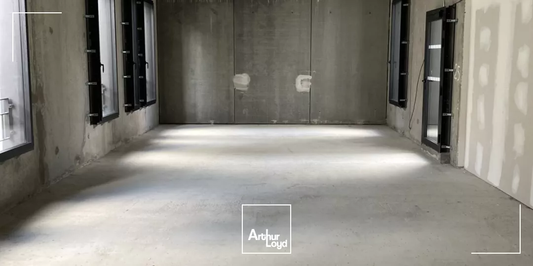 A VENDRE BUREAUX IMMEUBLE NEUF CENTRE VILLE PLOUGASTEL DAOULAS