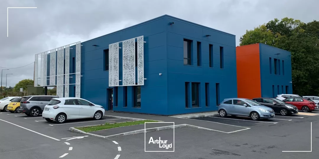 A LOUER / A VENDRE LOCAUX BRUT DE BETON ZONE DE KERLIC - QUIMPER