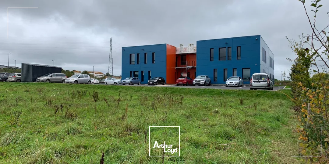 A LOUER / A VENDRE LOCAUX BRUT DE BETON ZONE DE KERLIC - QUIMPER