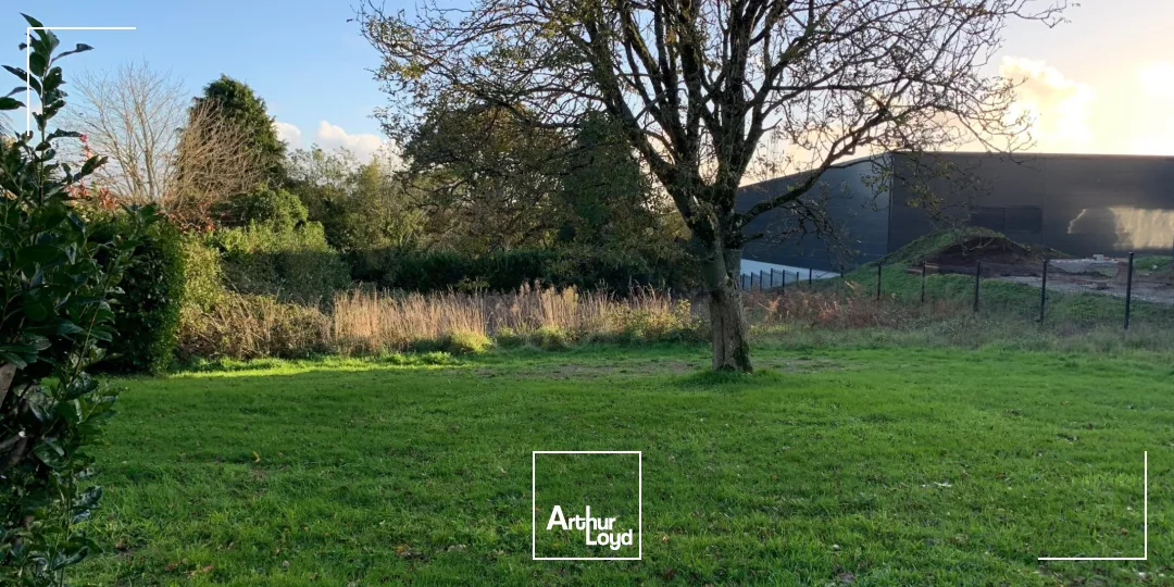 A LOUER ZONE DE GUELEN QUIMPER - LOCAUX D'ACTIVITE D'UNE SUPERFICIE D'ENVIRON 300 M²