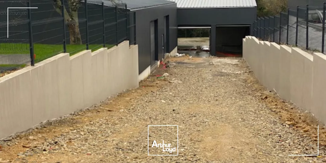 A LOUER ZONE DE GUELEN QUIMPER - LOCAUX D'ACTIVITE D'UNE SUPERFICIE D'ENVIRON 300 M²