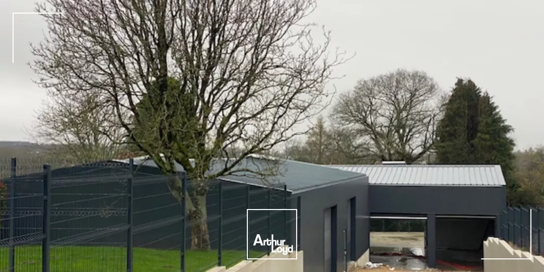 A LOUER ZONE DE GUELEN QUIMPER - LOCAUX D'ACTIVITE D'UNE SUPERFICIE D'ENVIRON 300 M²