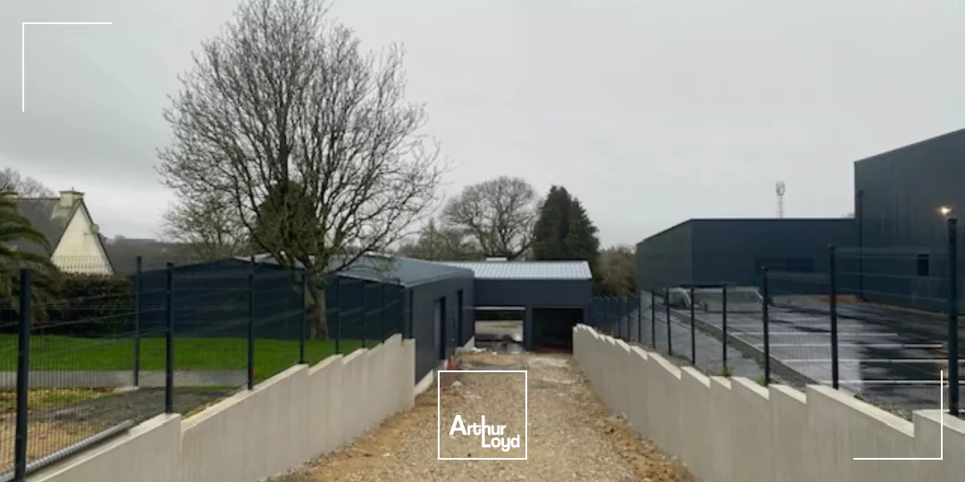 A LOUER ZONE DE GUELEN QUIMPER - LOCAUX D'ACTIVITE D'UNE SUPERFICIE D'ENVIRON 300 M²