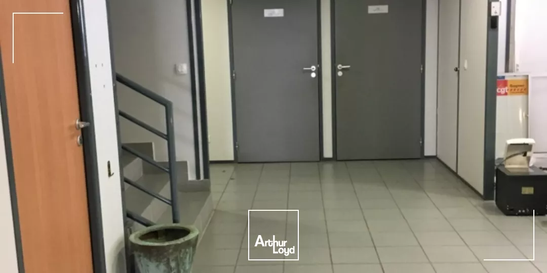 BUREAUX A LOUER RENOVES TRES LUMINEUX FONTAINE A PARTIR DE 197M²