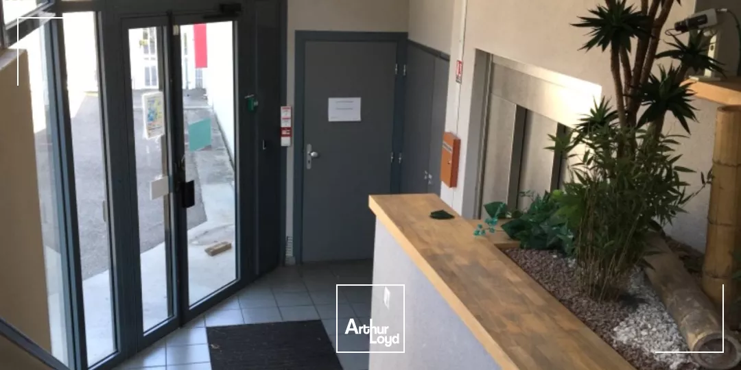 BUREAUX A LOUER RENOVES TRES LUMINEUX FONTAINE A PARTIR DE 197M²