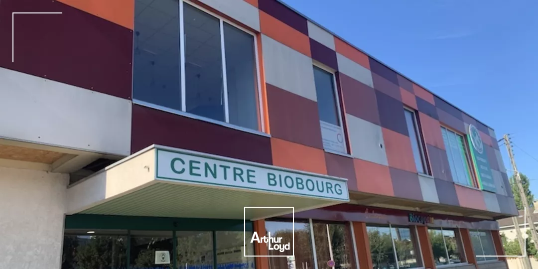 A louer, commerces en façade du boulevard Kennedy