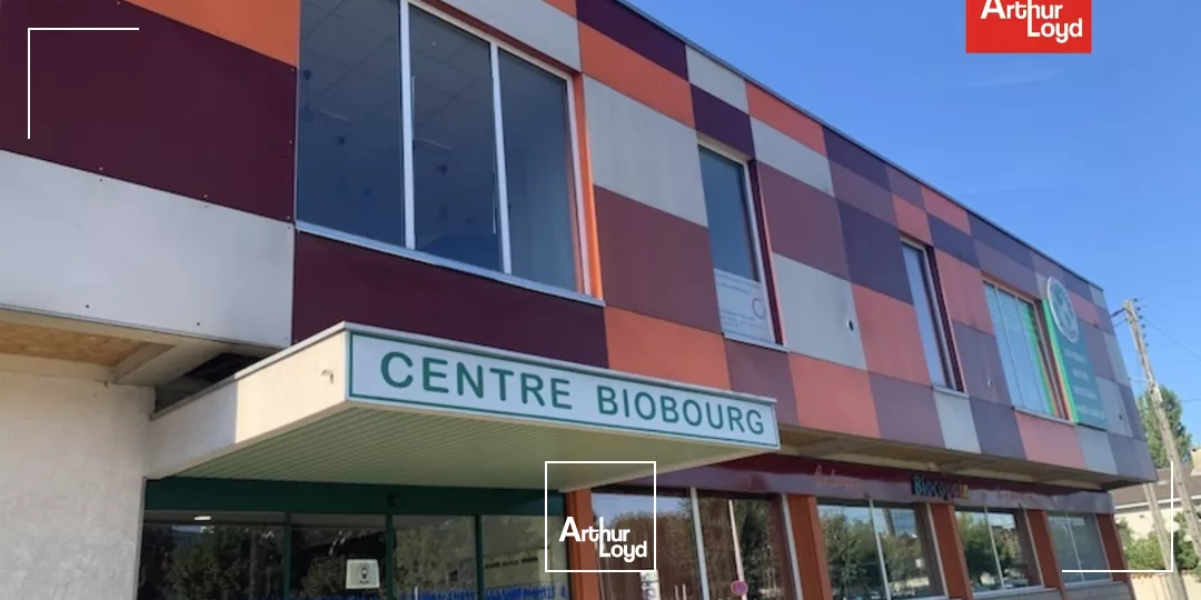 A louer, commerces en façade du boulevard Kennedy