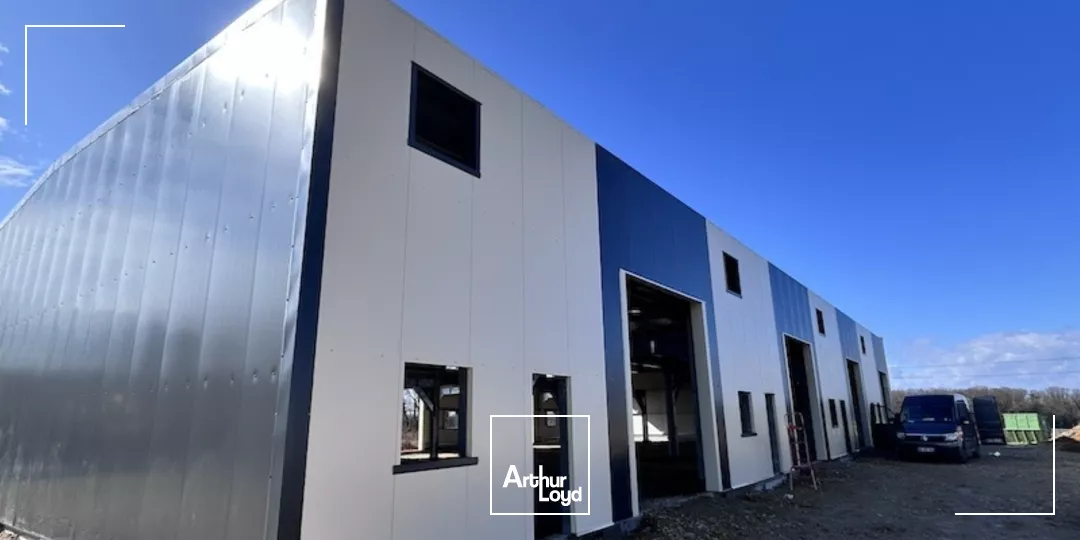 PERONNAS - LOCAUX D'ACTIVITE EN CONSTRUCTION - NEUFS - LOCATION - VISIBILITE 