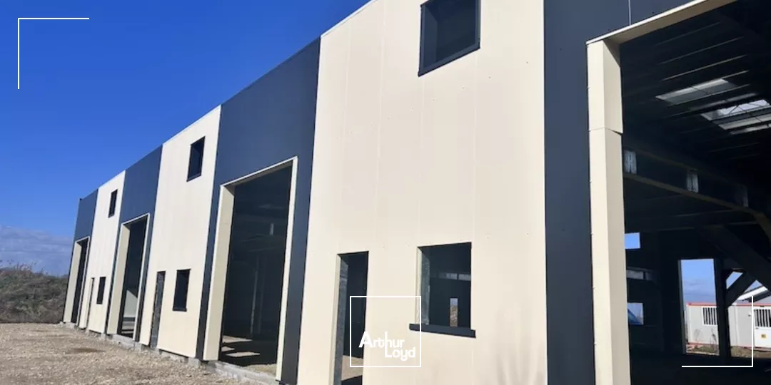 PERONNAS - LOCAUX D'ACTIVITE EN CONSTRUCTION - NEUFS - LOCATION - VISIBILITE 