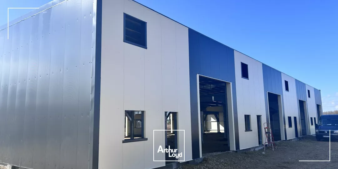 PERONNAS - LOCAUX D'ACTIVITE EN CONSTRUCTION - NEUFS - LOCATION - VISIBILITE 