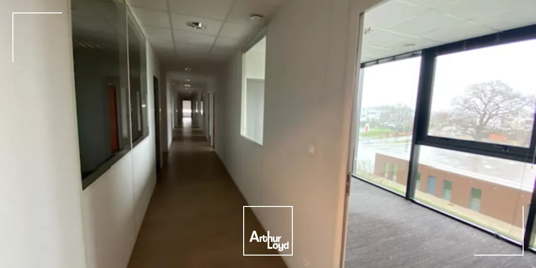 Plateau de bureaux aménagé d'environ 466 m² à louer - Zone de Laroiseau 56000 VANNES 