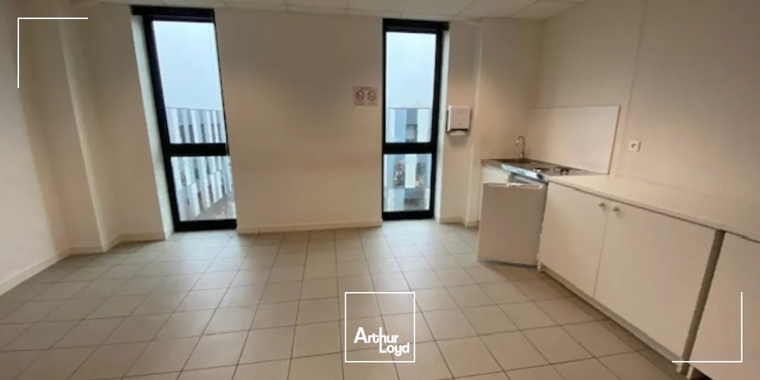 Plateau de bureaux aménagé d'environ 466 m² à louer - Zone de Laroiseau 56000 VANNES 