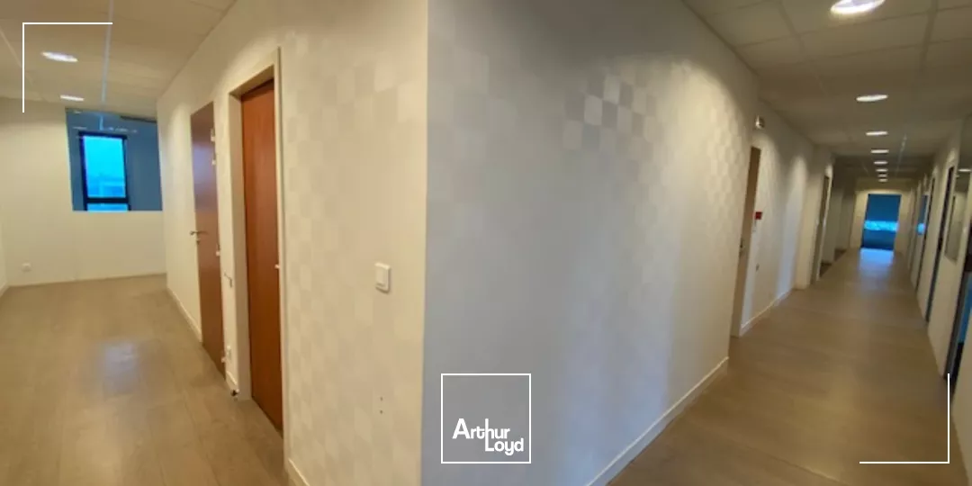 Plateau de bureaux aménagé d'environ 466 m² à louer - Zone de Laroiseau 56000 VANNES 