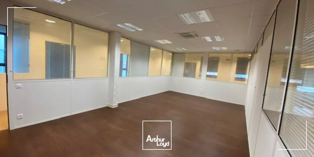 Plateau de bureaux aménagé d'environ 466 m² à louer - Zone de Laroiseau 56000 VANNES 