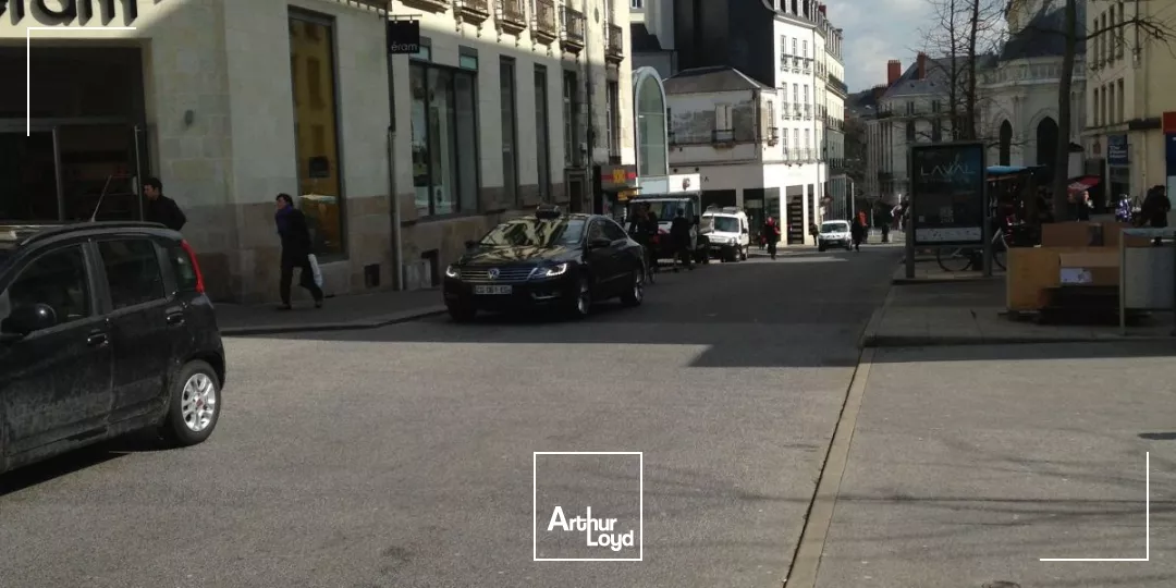 COMMERCE A LOUER AVEC CESSION DE DROIT AU BAIL - NANTES 