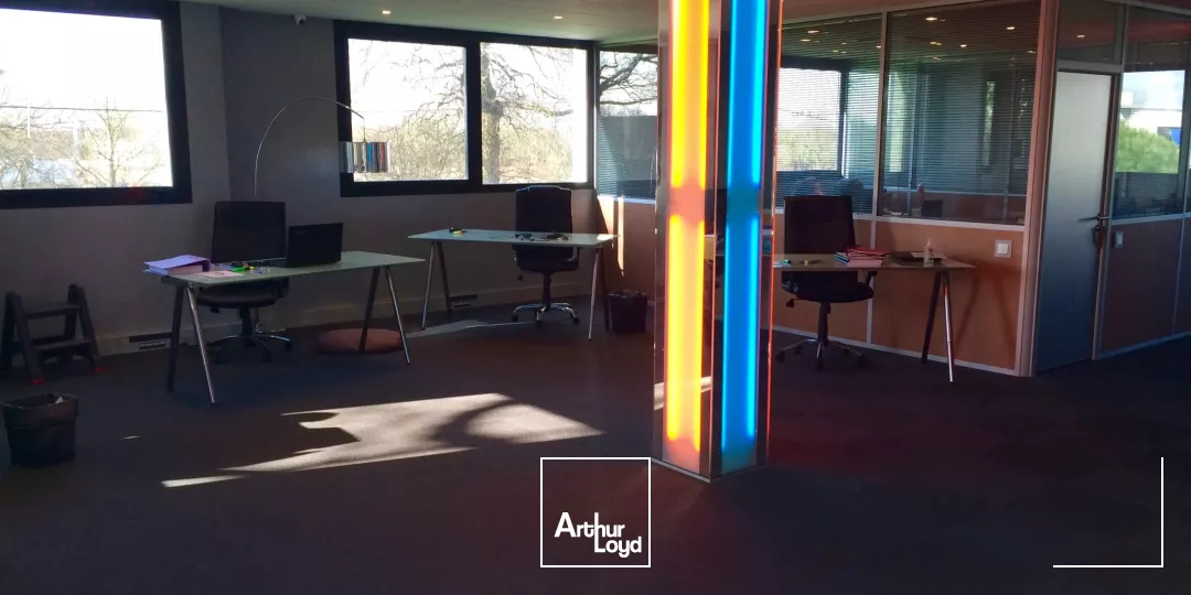 CARQUEFOU - LA FLEURIAYE - BUREAUX A LOUER - 200 M2