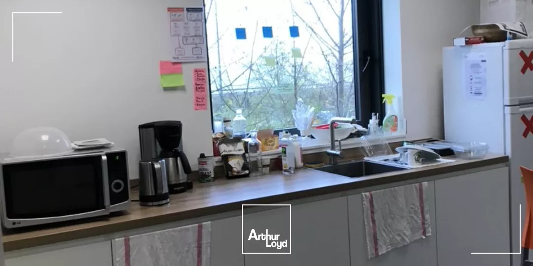 BUREAUX A LA LOCATION SAINT-HERBLAIN 699 M2 PMR